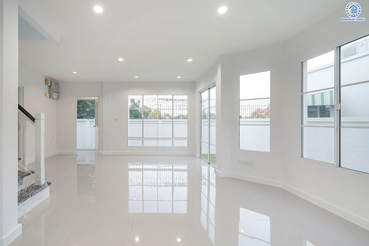 บ้านมือสองตกแต่งใหม่ โครงการ ชลลดา วัดลาดปลาดุก คุณภาพระดับ L&H บนเนื้อที่ 51.3 ตร.ว. ฟังก์ชัน 3 ห้องนอน 2 ห้องน้ำ 1 ที่จอดรถ บนทำเลศักยภาพ เชื่อมต่อหลายเส้นทาง ใกล้รถไฟฟ้าสายสีม่วง "สถานีคลองบางไผ่" และเซ็นทรัลเวสท์เกต...